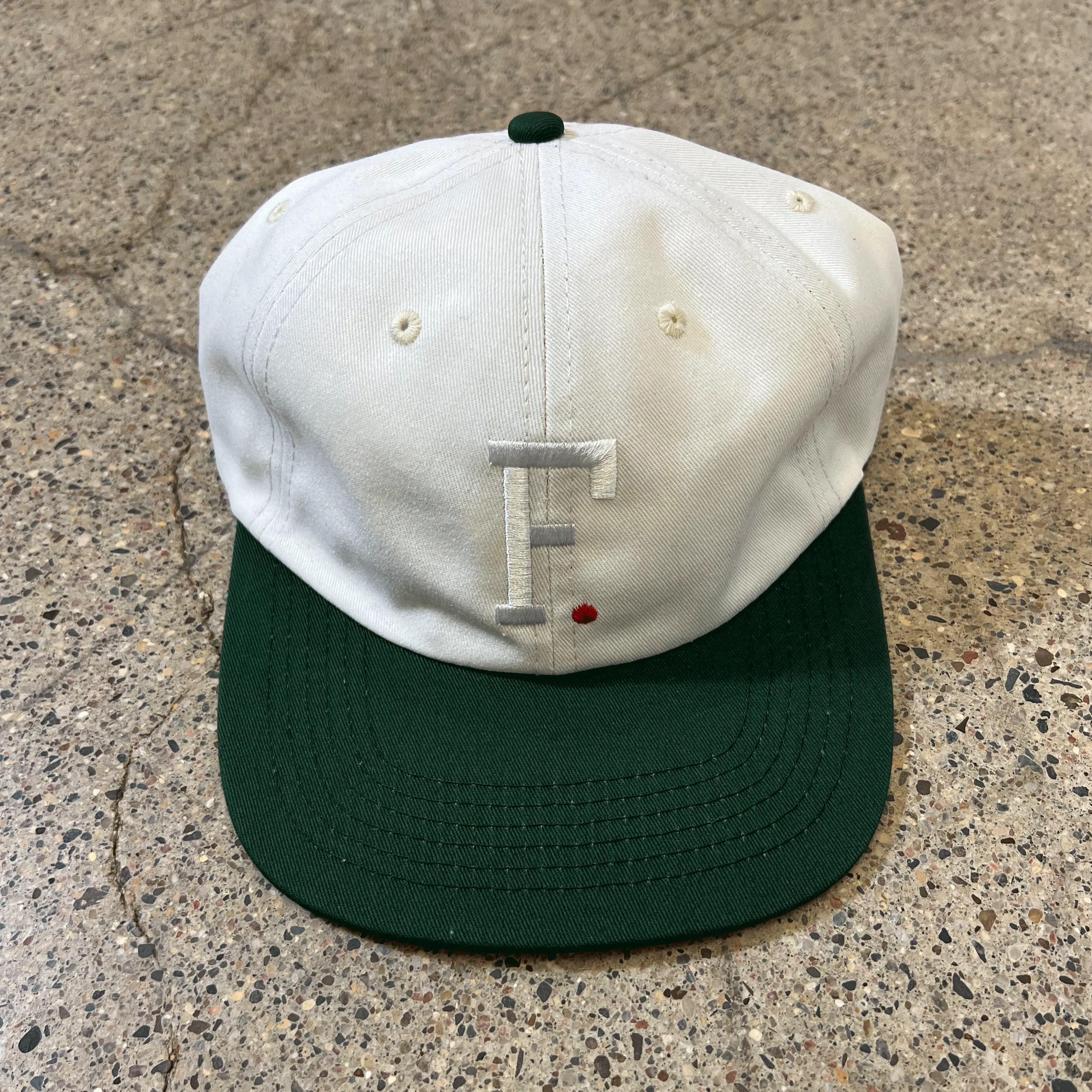 FAMILIA F. 6 PANEL HAT - WHITE/GREEN