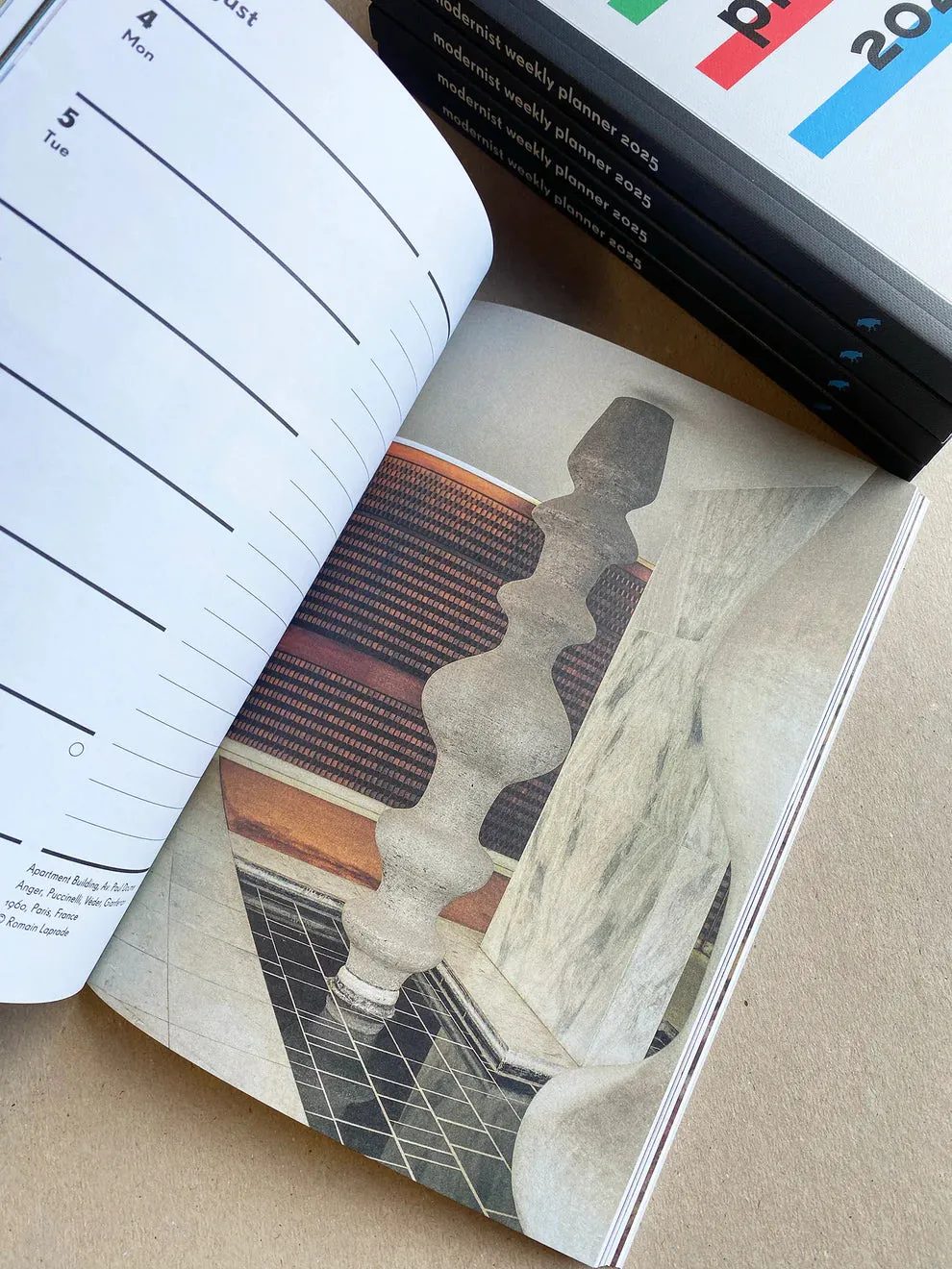 Modernist Weekly Planner 2025