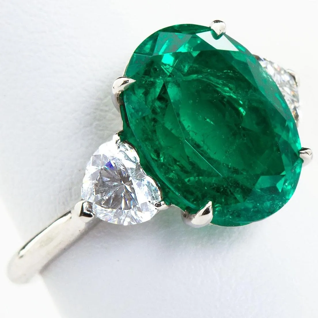 Oval Colombian Emerald Diamond Hearts Side Stones Engagement Ring 6.60 Carat